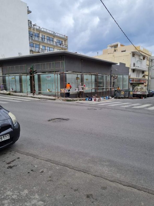 Μεταλλική κατασκευή καταστήματος